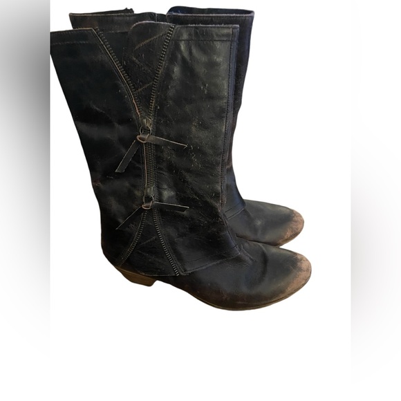 EUC Distressed brown Matisse Dove boots with zipper accents on both sides. - Picture 5 of 8